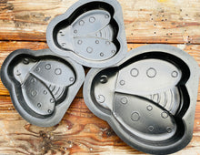 Load image into Gallery viewer, Ladybug Stepping Stone Mold, Concrete Cement Mold, DIY Walkway Stepping Stones, Ladybug Statue for Garden, Garden Decor Mold, Ladybug Stepping Stones, Set of 3