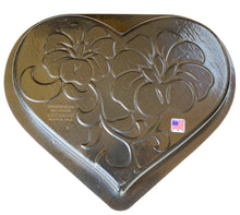 Load image into Gallery viewer, Heart Stepping Stone Mold, Heart Garden Decor Mold, Outdoor Statue